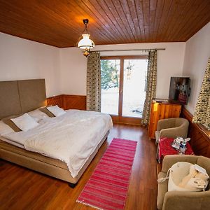 Standard Zimmer mit Kingsize-Bett